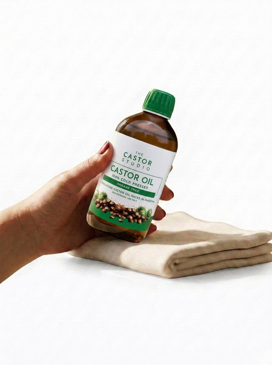 100% cold-pressed castor oil hexane free in amber glass bottle with 100% unbleached and undyed cotton flannel - Castor Oil Pack 